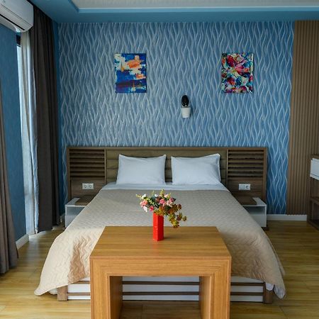 Hotel Sunny Batumi Exterior photo