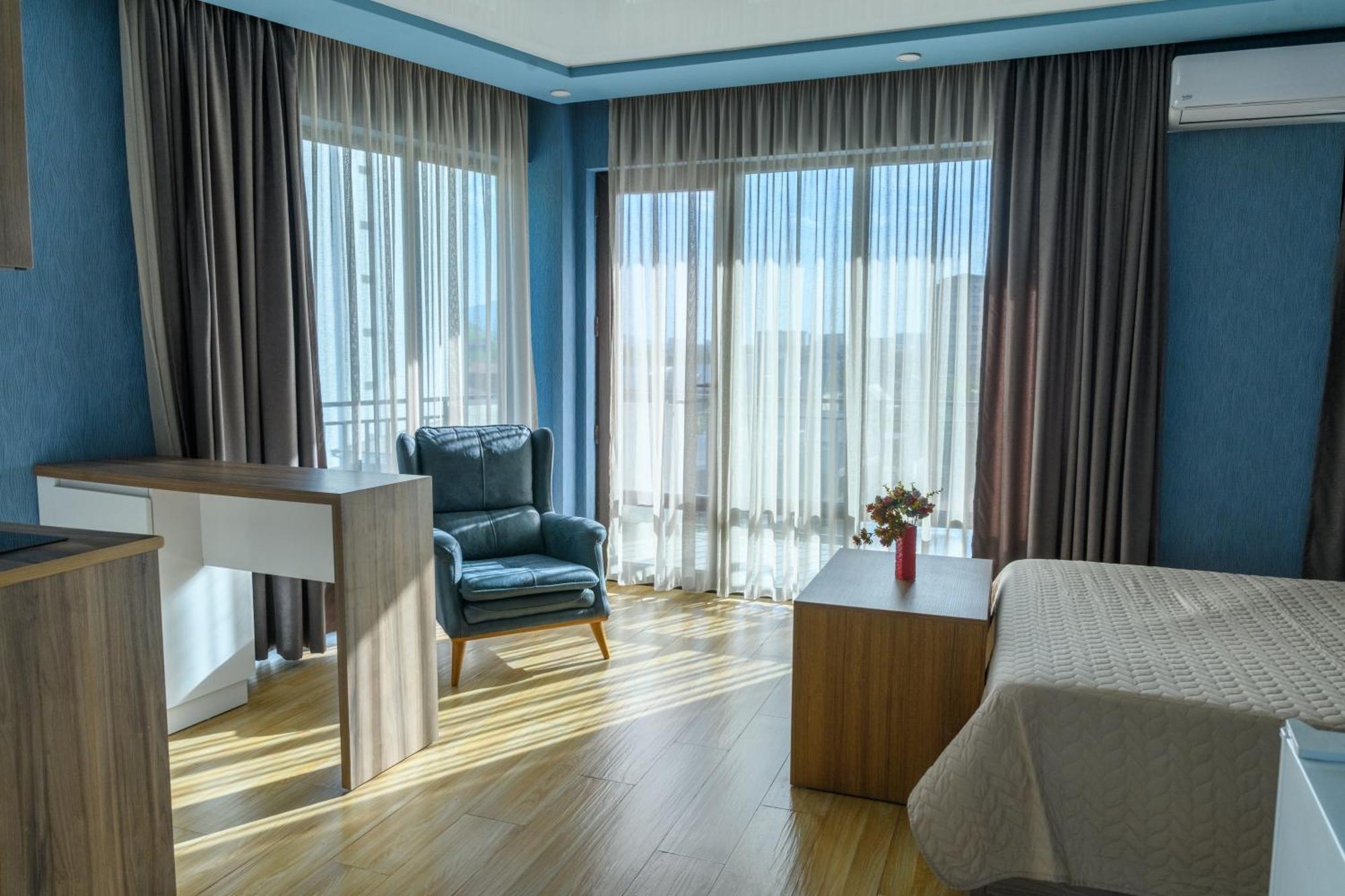 Hotel Sunny Batumi Exterior photo